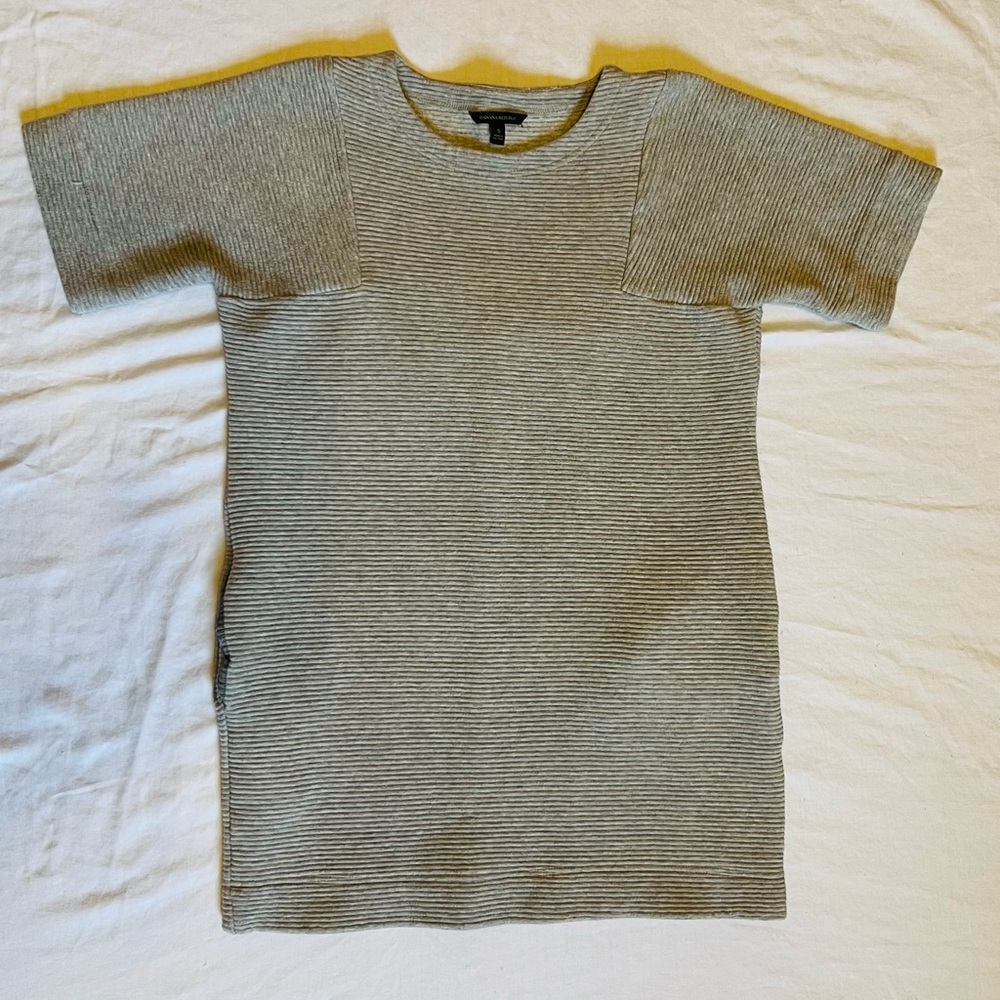 Banana Republic Gray Top With Pockets